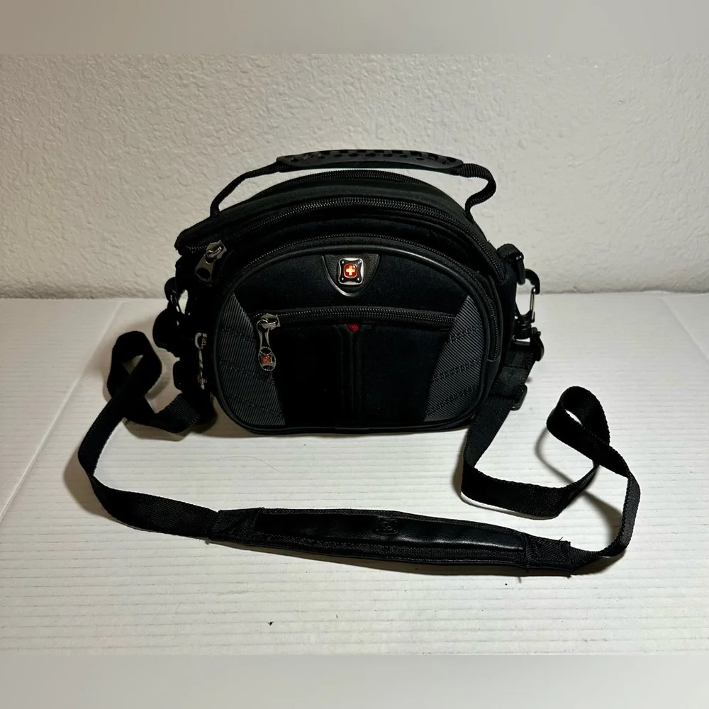 Wenger Swiss Gear The Sherpa LG Cam CSE Neopro‎ Medium Padded Camera Bag Black